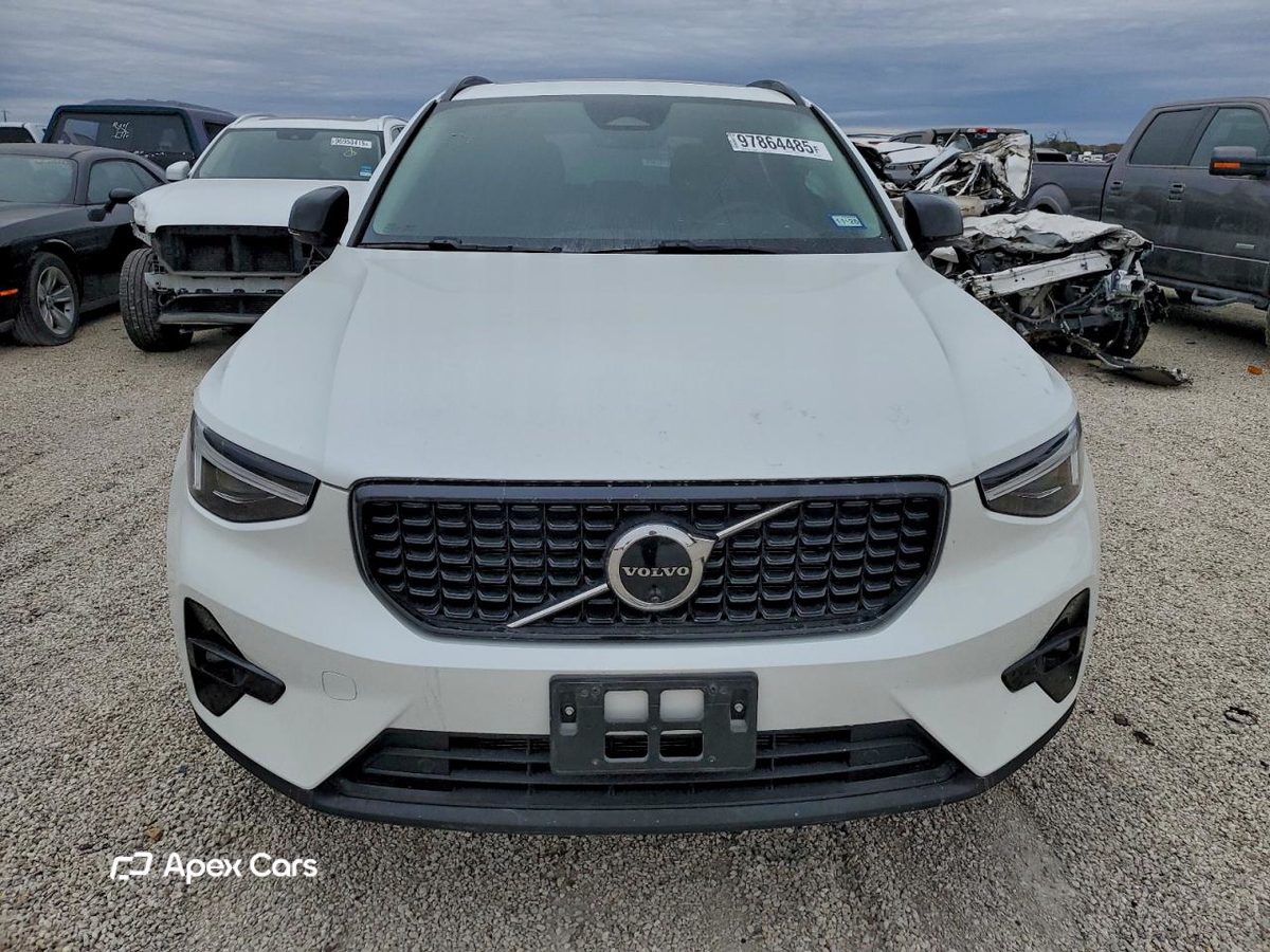 Volvo XC40 2024