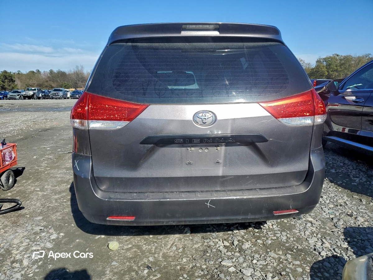Toyota Sienna 2011