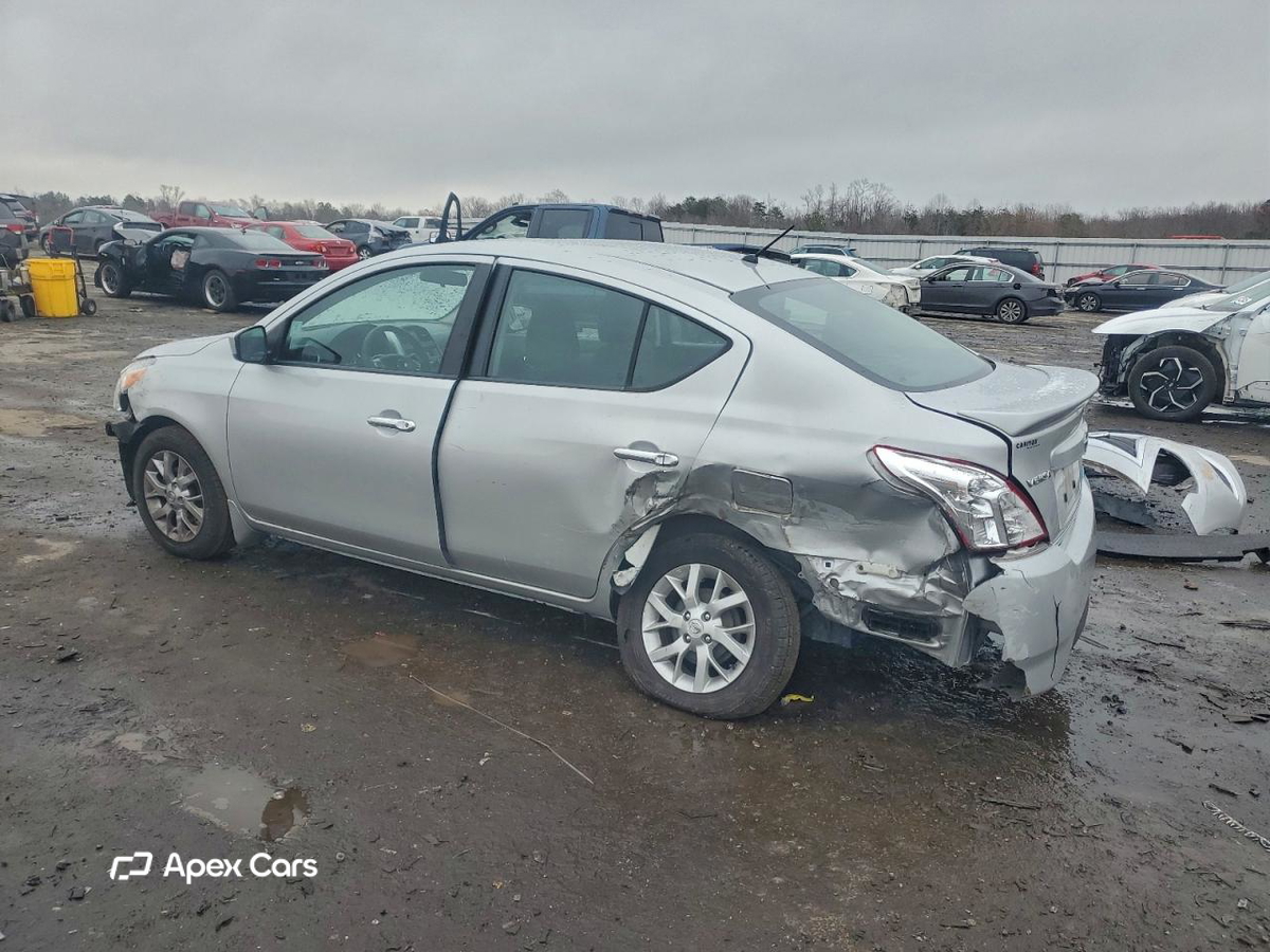 Nissan Versa 2015