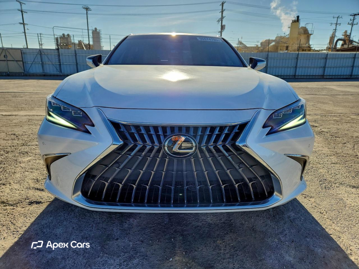 Lexus ES 2025