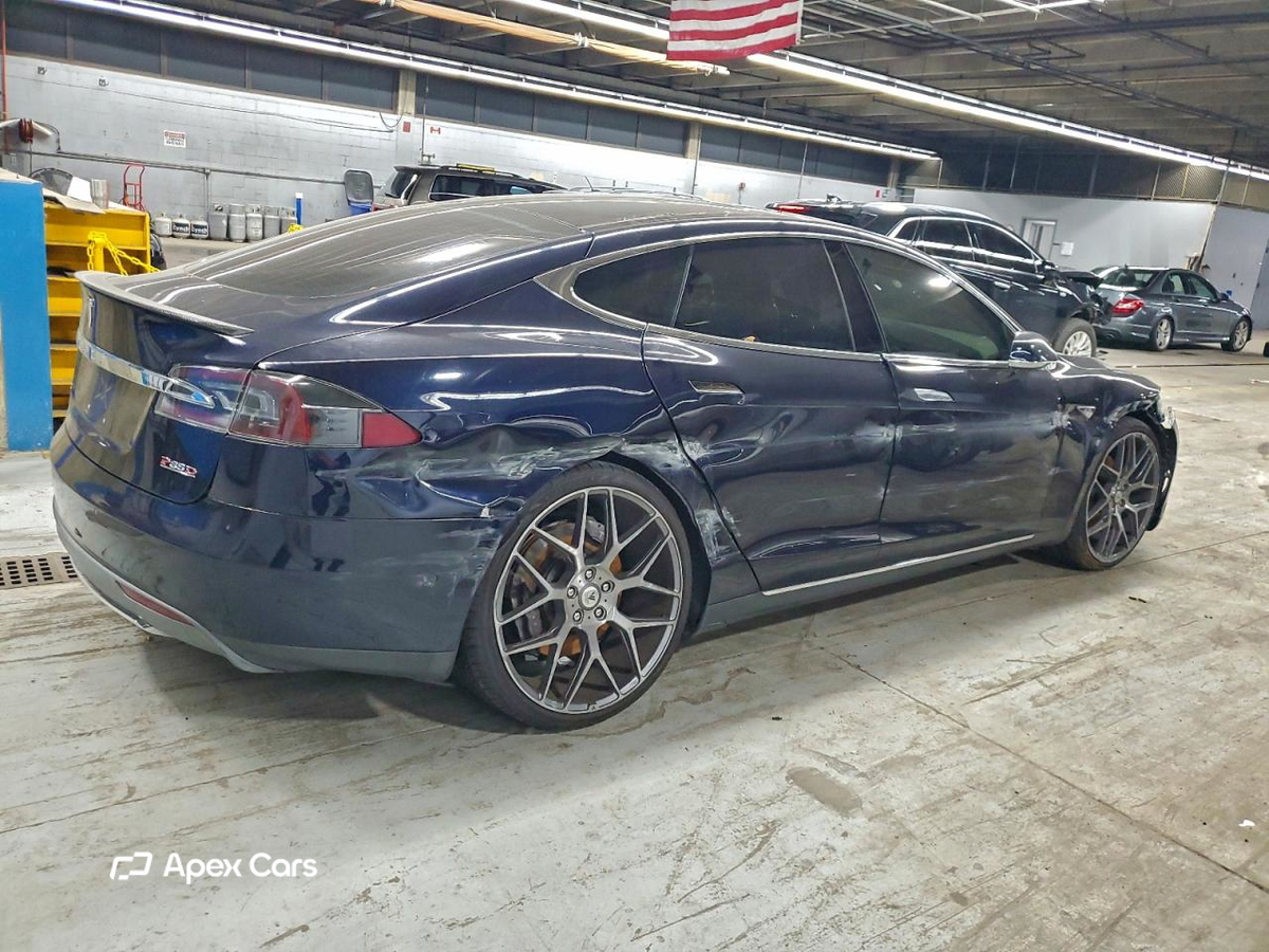 Tesla Model S 2015