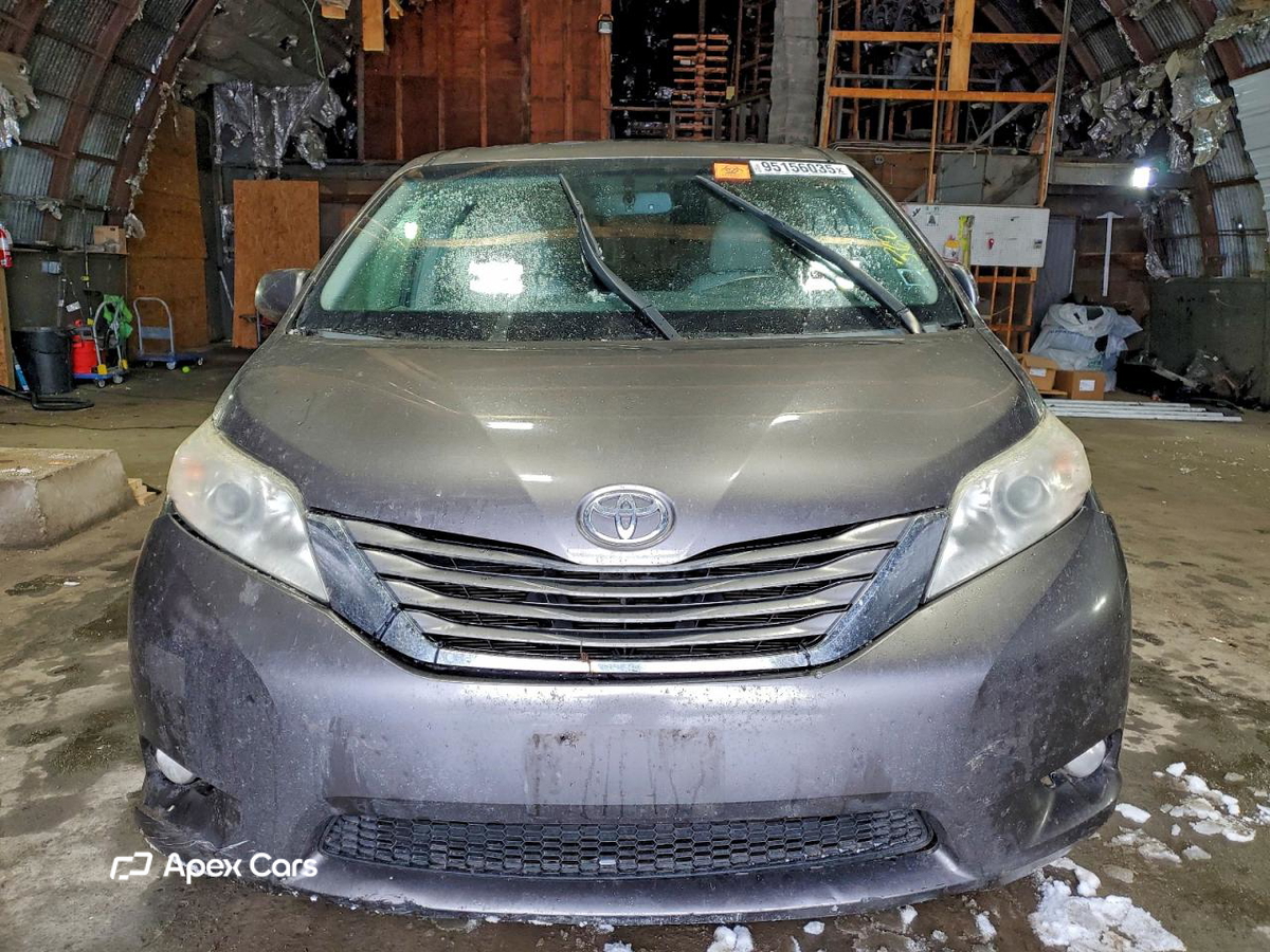 Toyota Sienna 2011