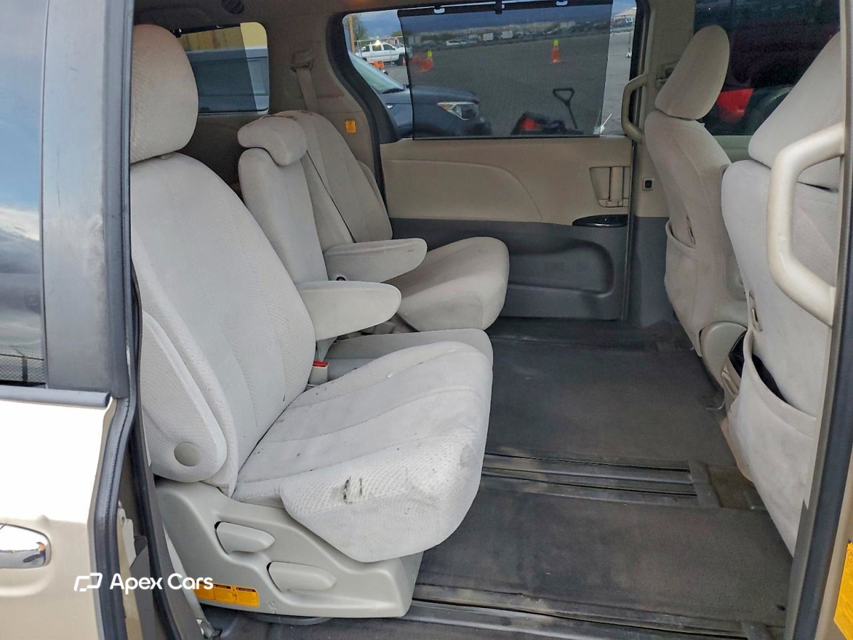 Toyota Sienna 2012
