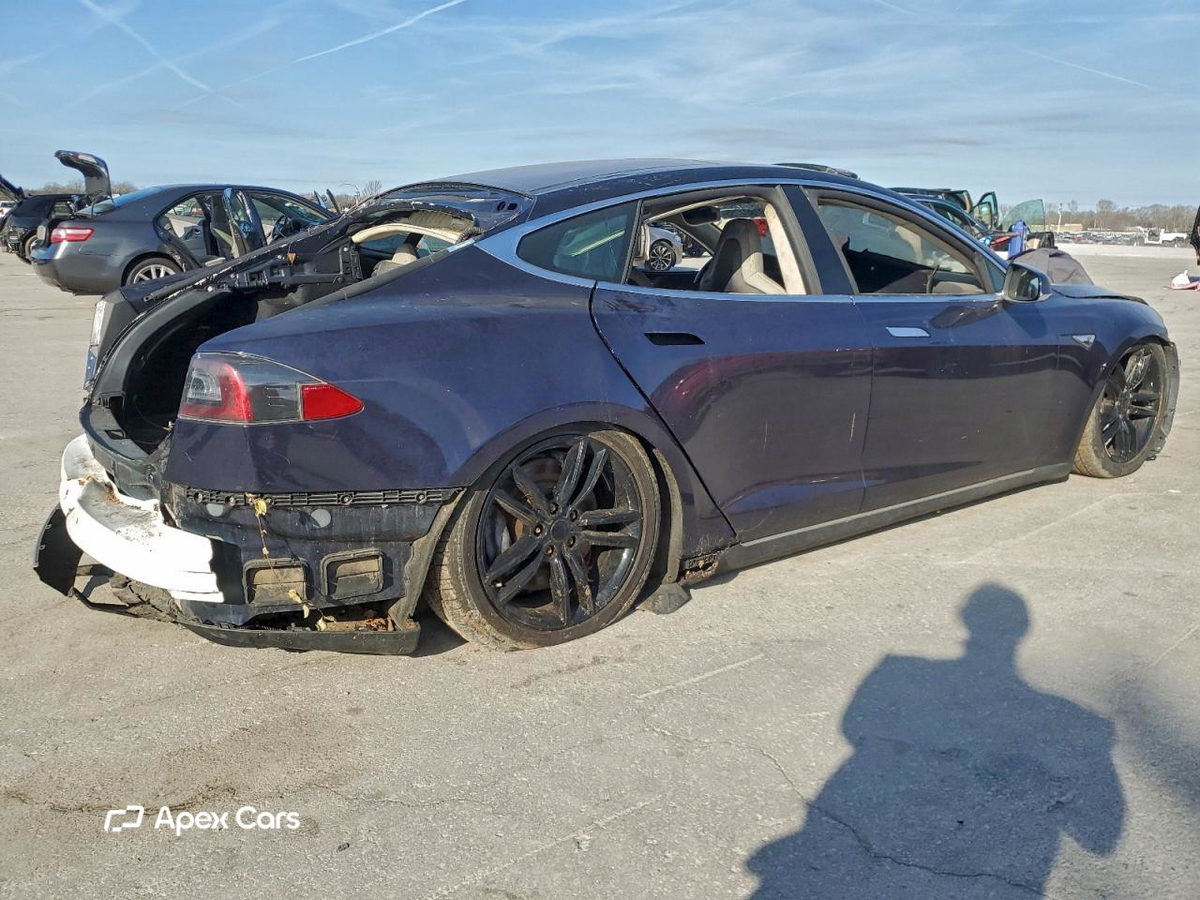Tesla Model S 2014