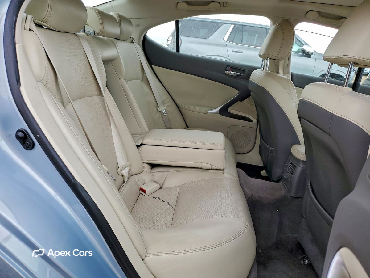 Lexus IS 2011