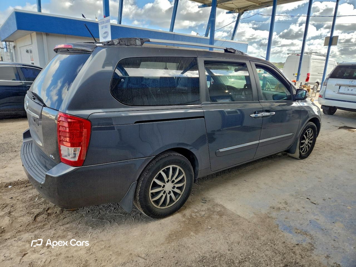 Kia Sedona 2012