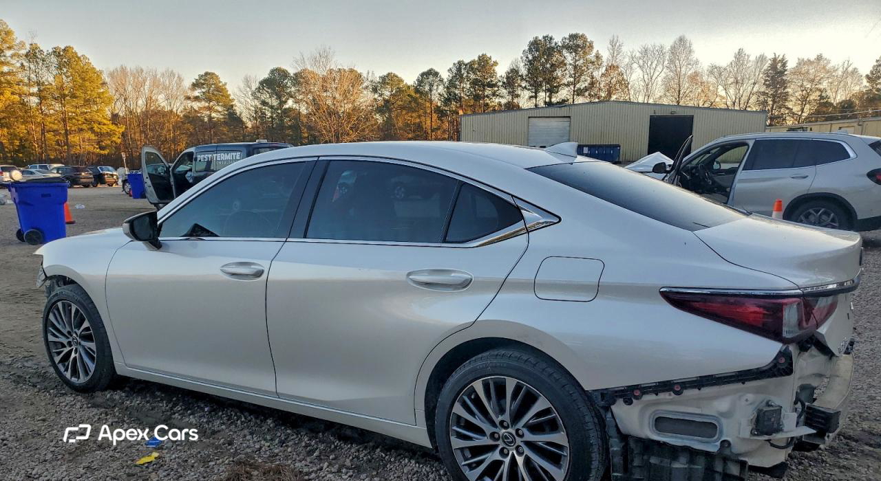 Lexus ES 2020