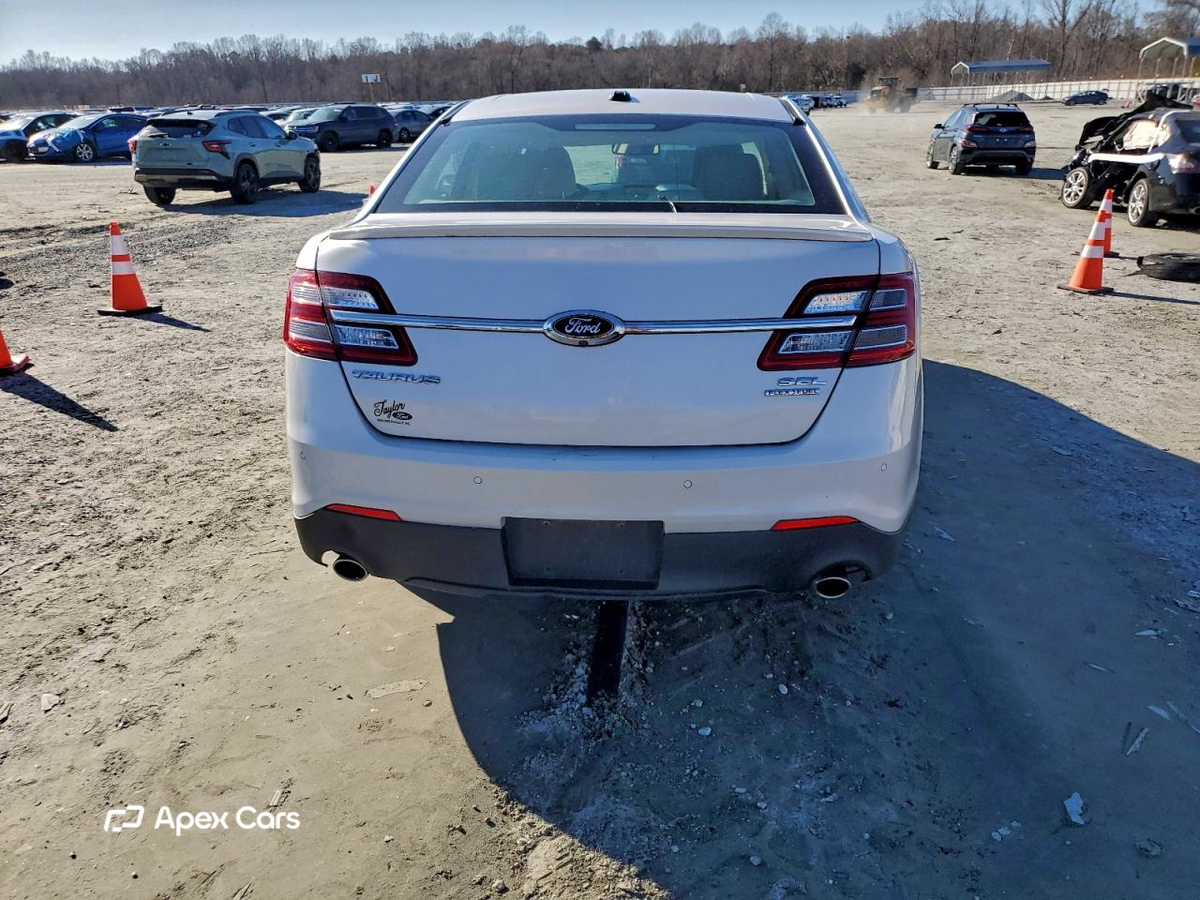 Ford Taurus 2015