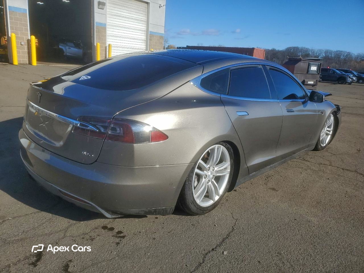 Tesla Model S 2015