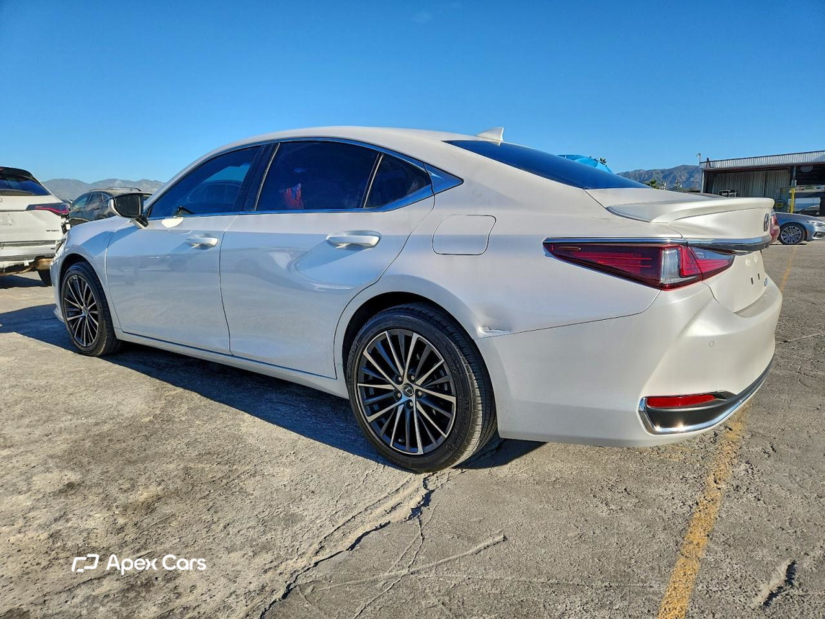 Lexus ES 2025
