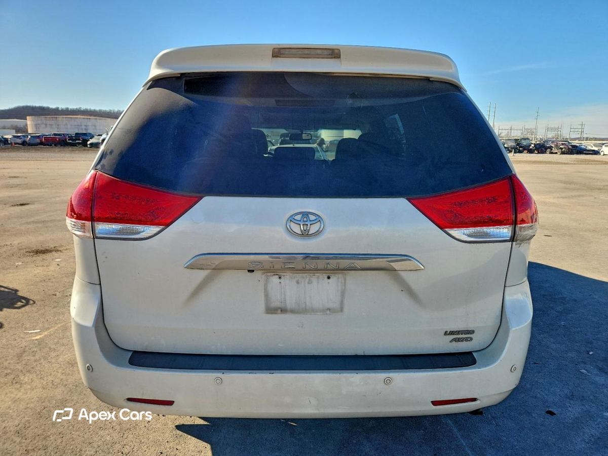 Toyota Sienna 2011