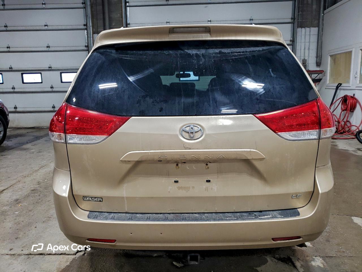 Toyota Sienna 2011