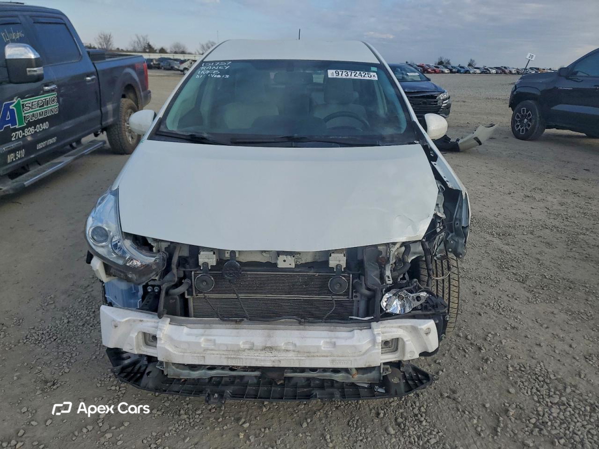 Toyota Prius v (+) 2015