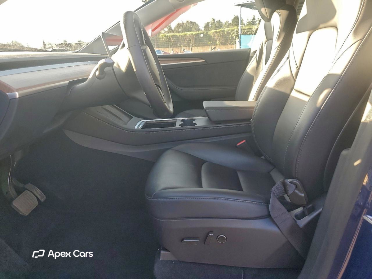Tesla Model Y 2025