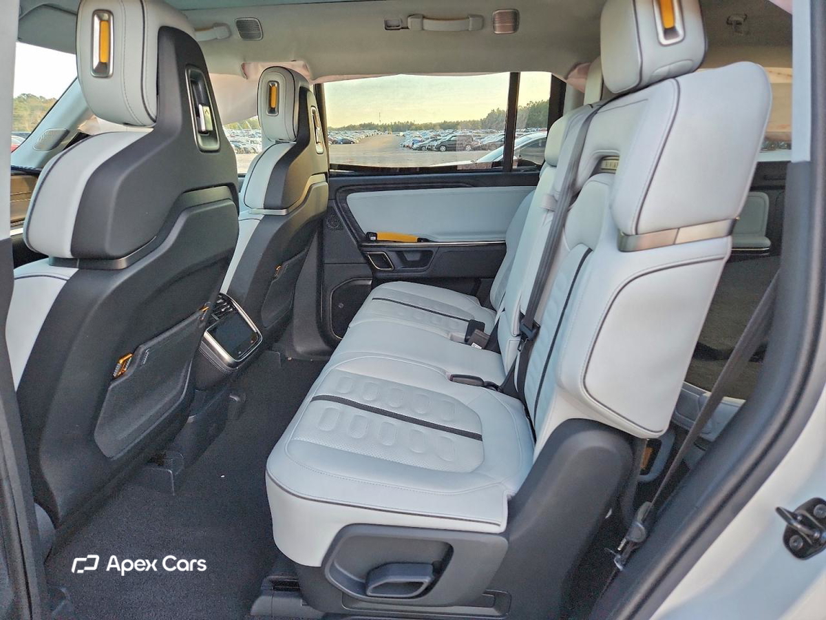 Rivian R1S 2023