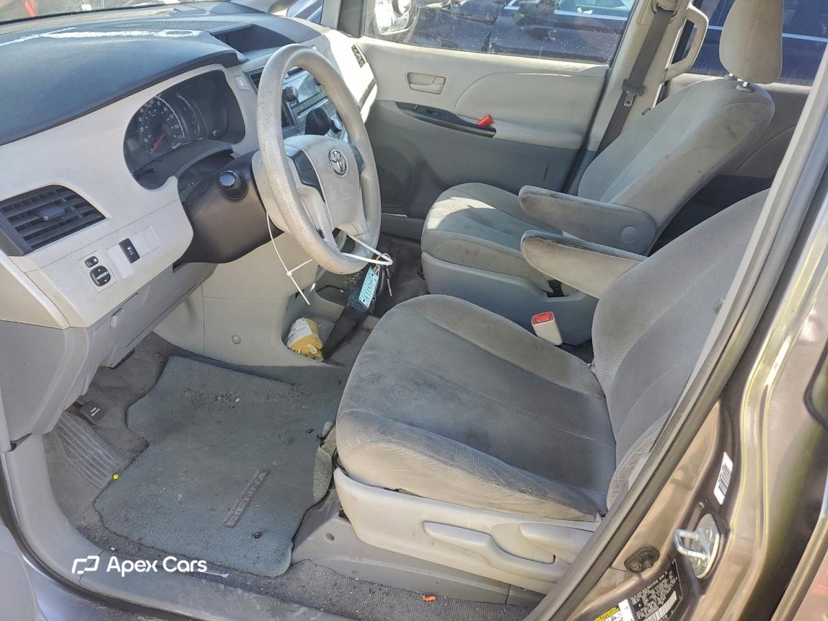 Toyota Sienna 2011