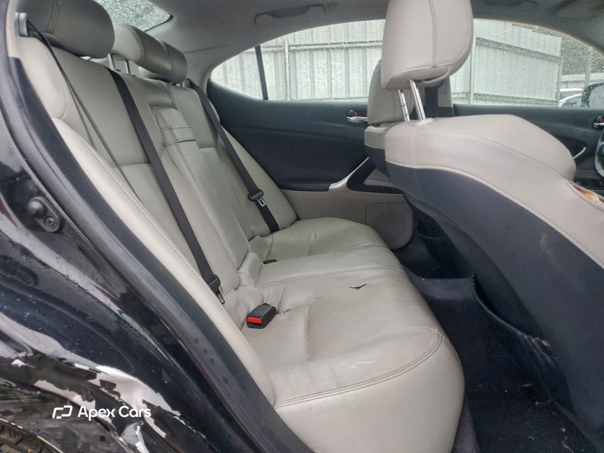 Lexus IS 2011