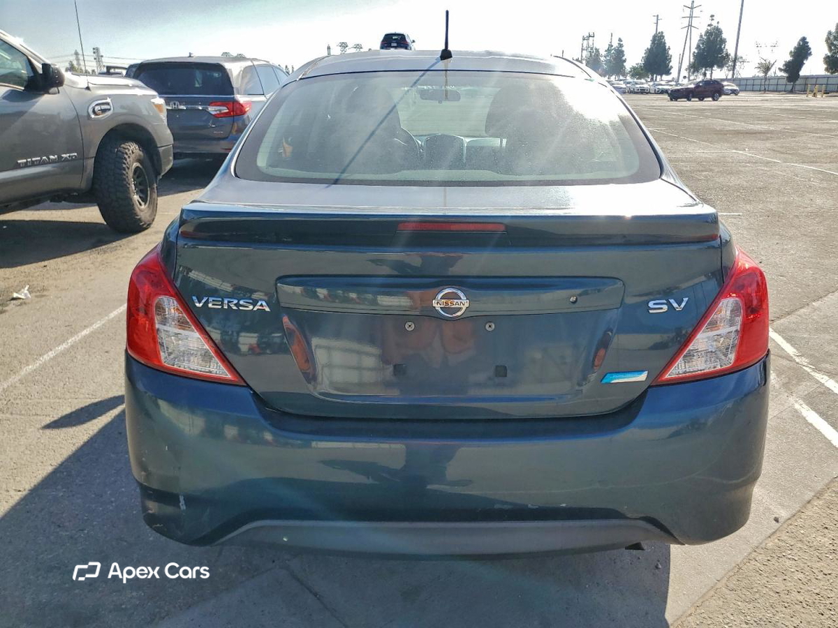 Nissan Versa 2016
