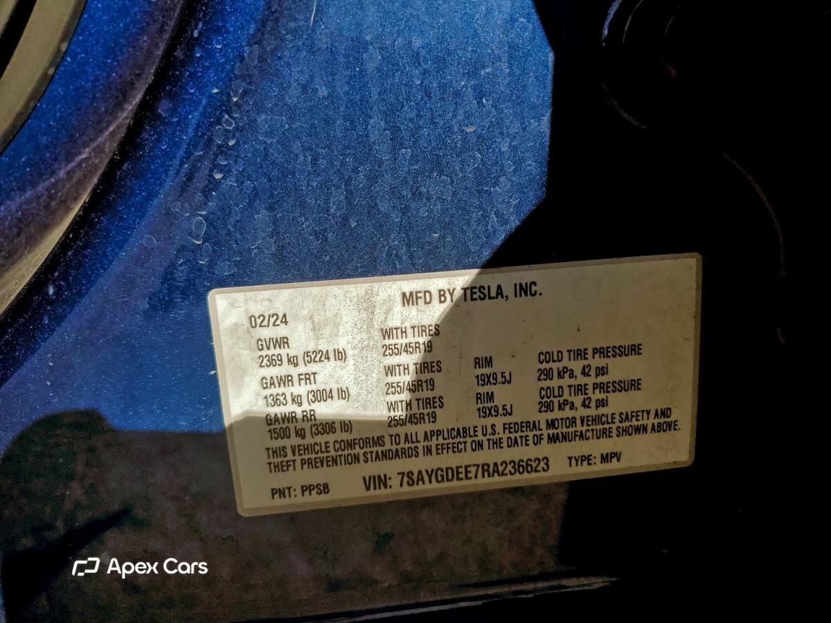 Tesla Model Y 2024