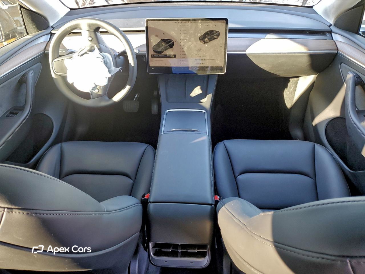 Tesla Model Y 2025