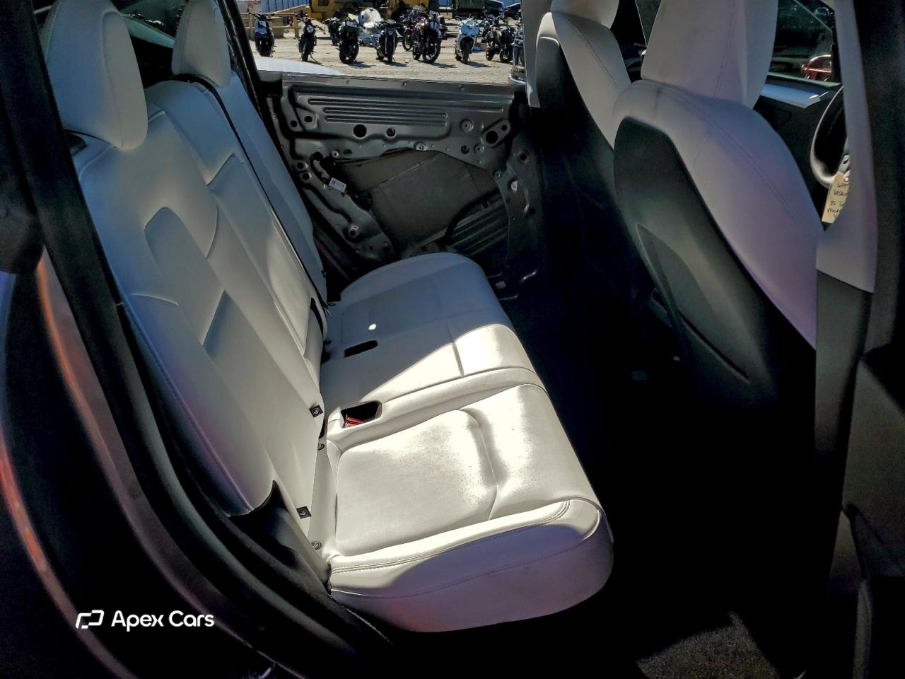 Tesla Model Y 2025