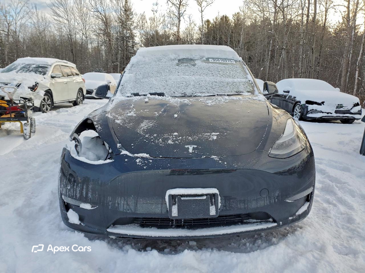 Tesla Model Y 2025