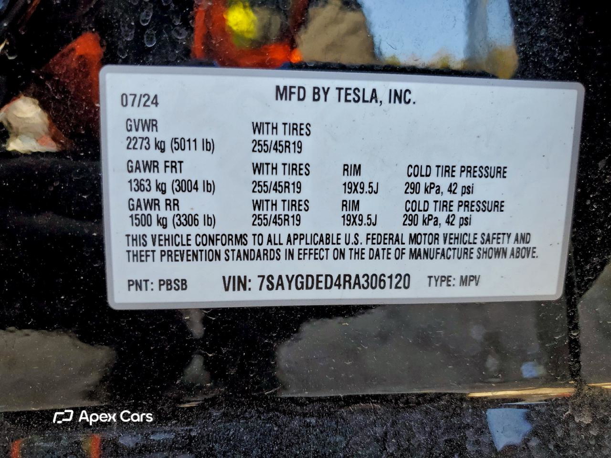 Tesla Model Y 2024