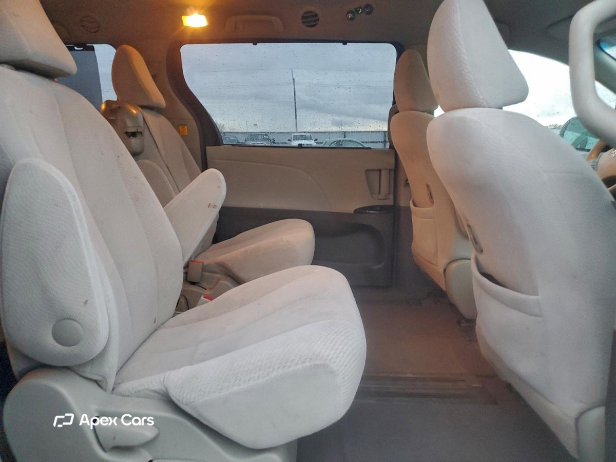 Toyota Sienna 2011