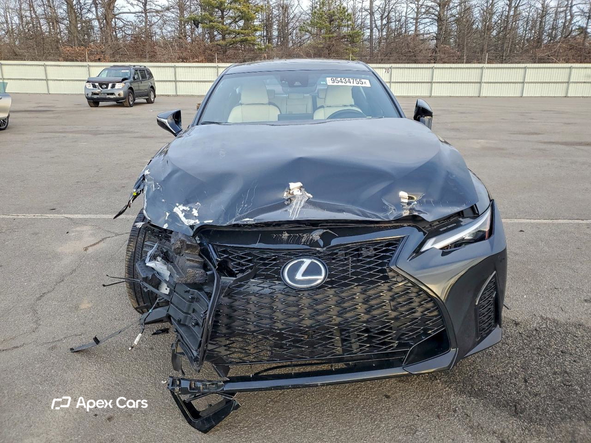Lexus IS 2024