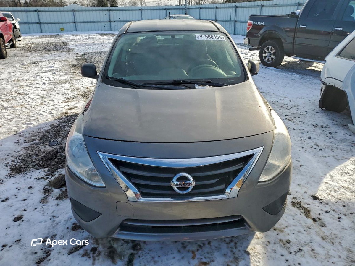 Nissan Versa 2015