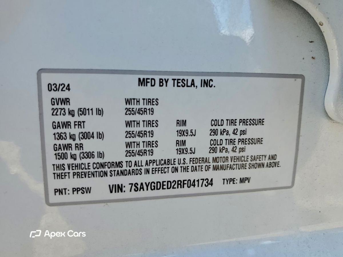 Tesla Model Y 2024
