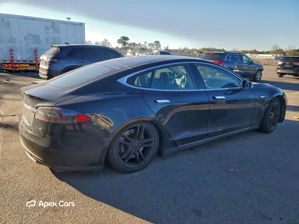 Tesla Model S 2014