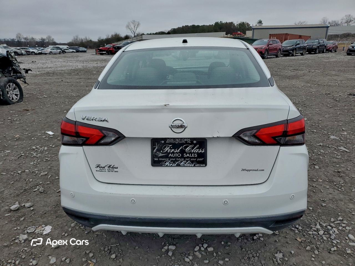 Nissan Versa 2021