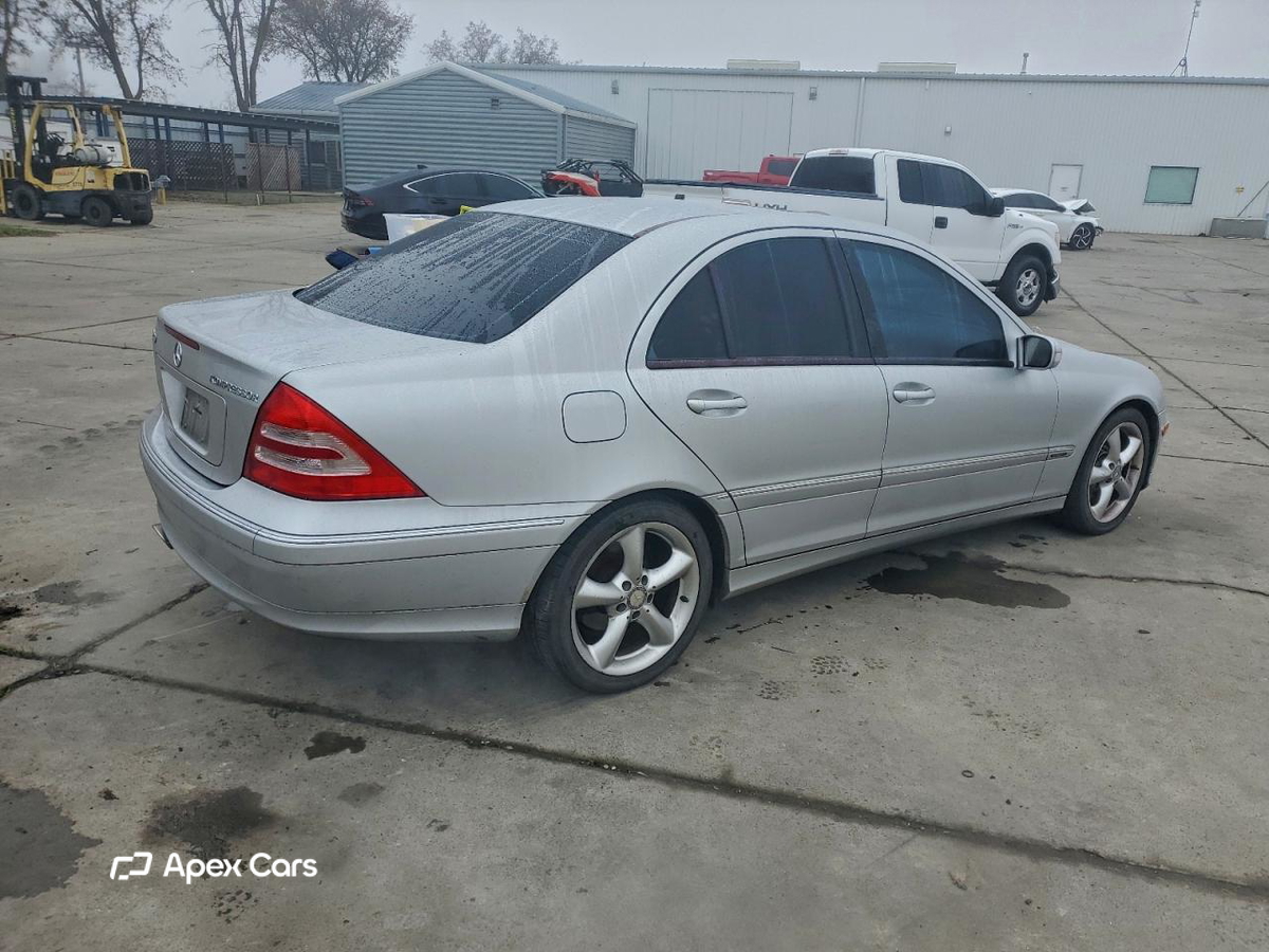 Mercedes-Benz  2004