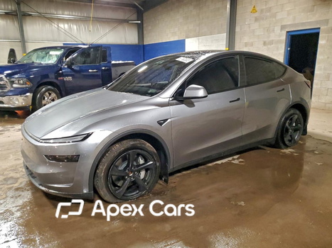 Tesla Model Y 2026 - Image 1 of 14