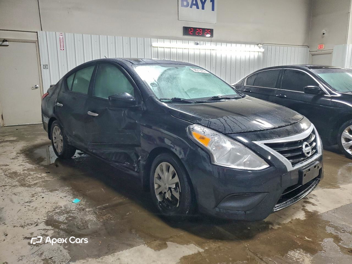 Nissan Versa 2015