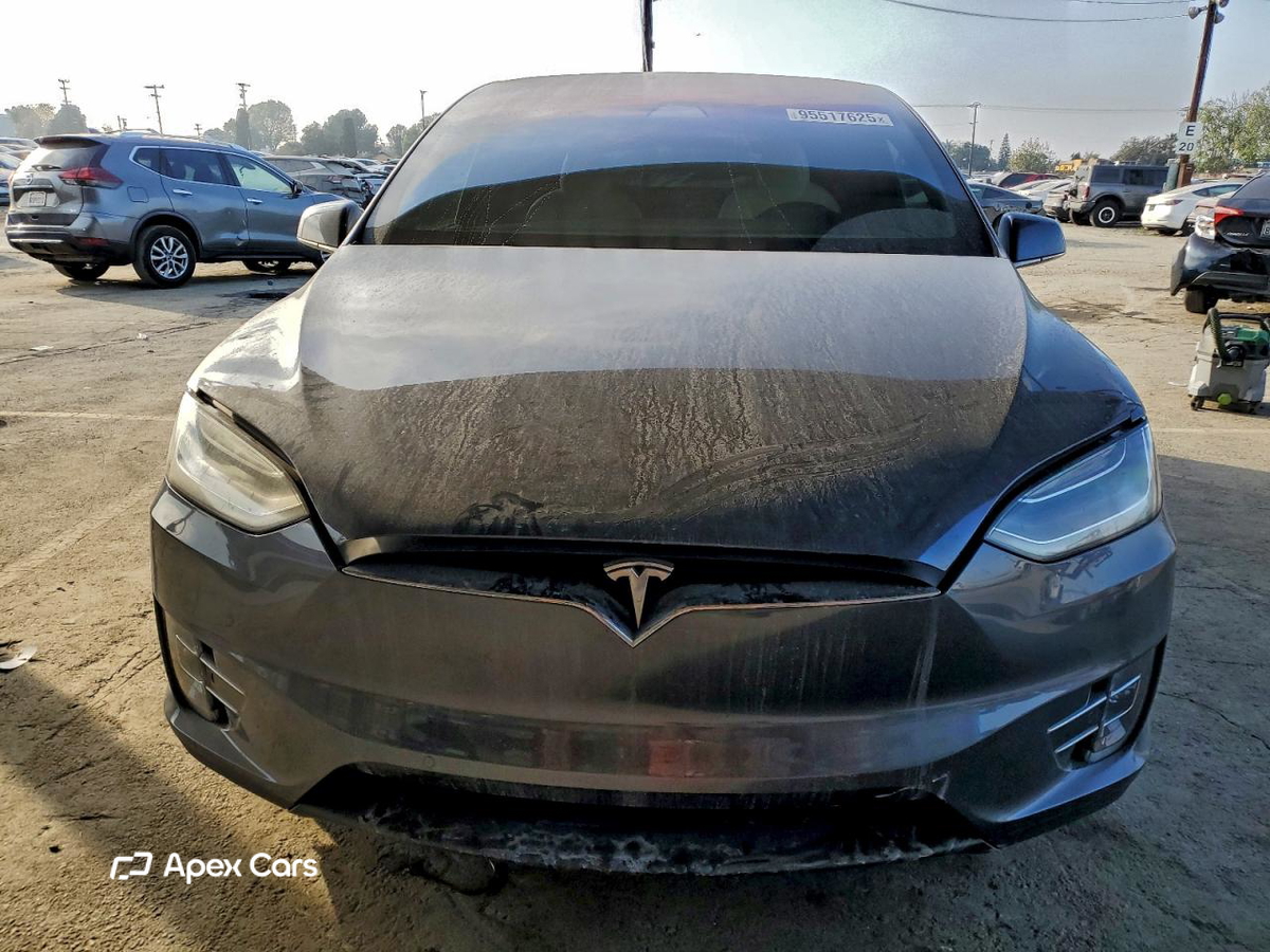 Tesla Model X 2020
