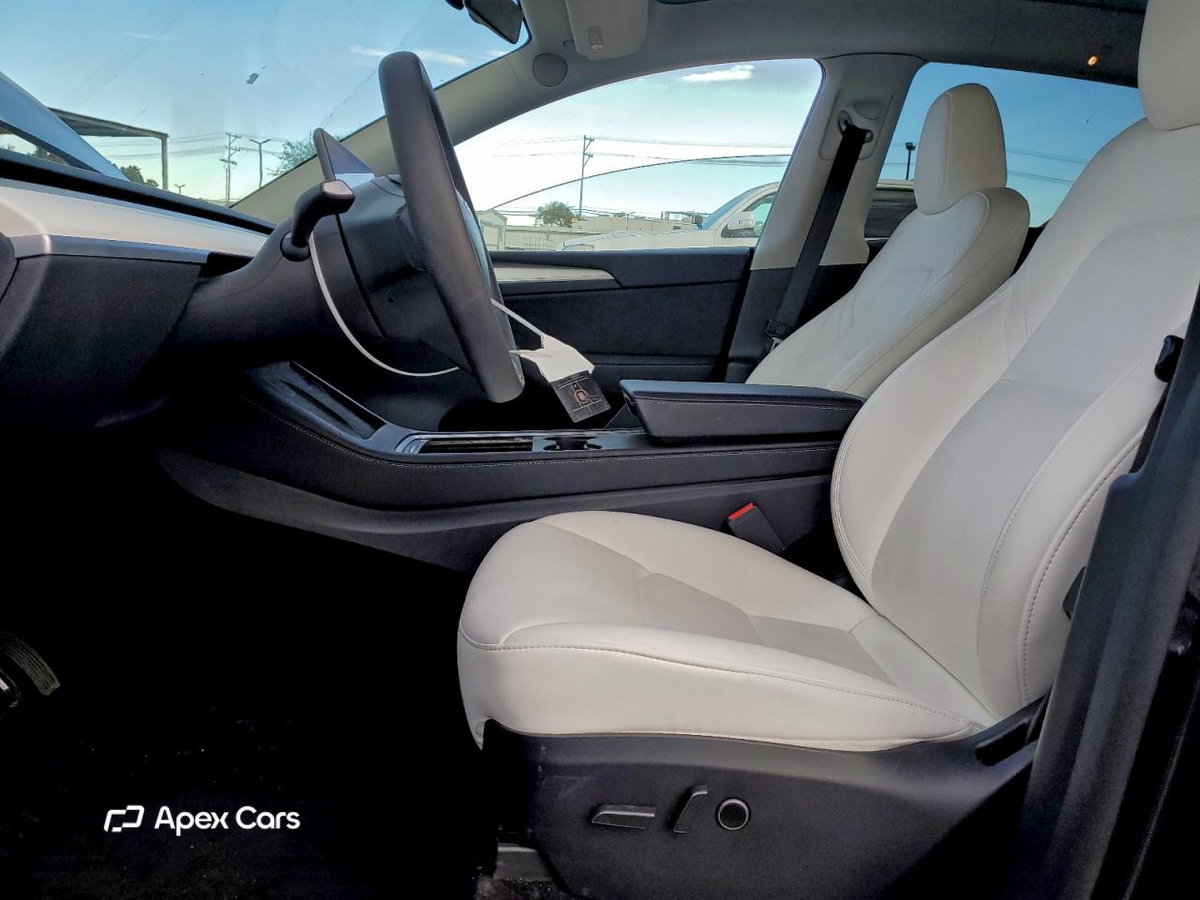 Tesla Model Y 2025