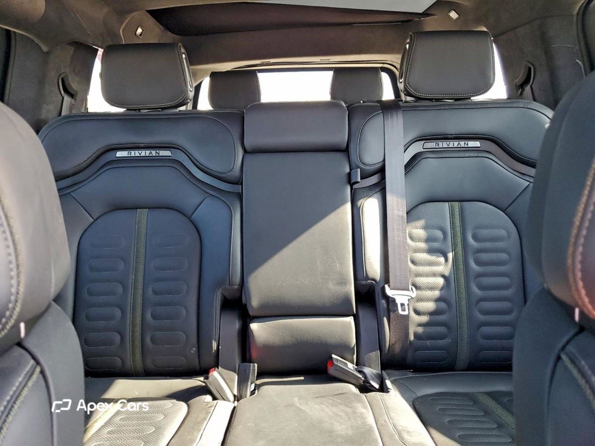 Rivian R1S 2025
