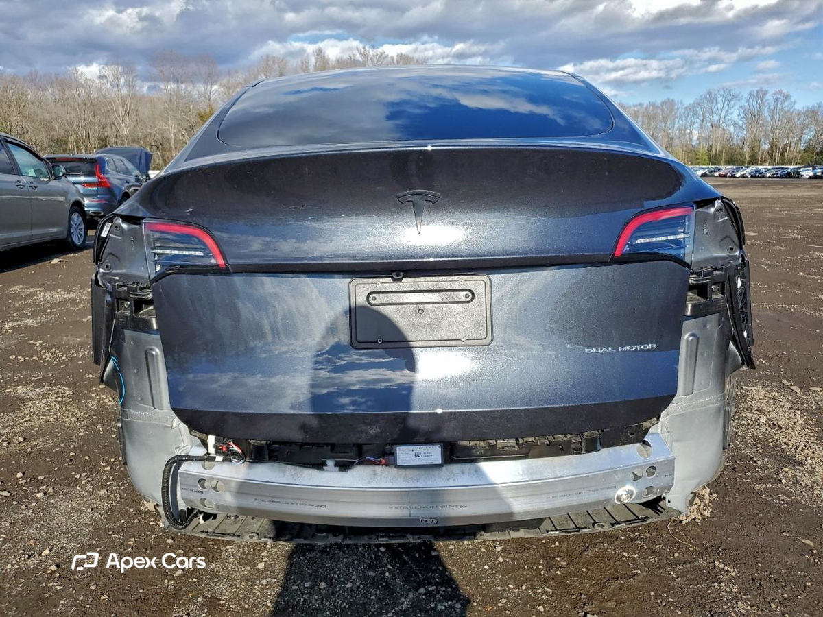 Tesla Model Y 2025