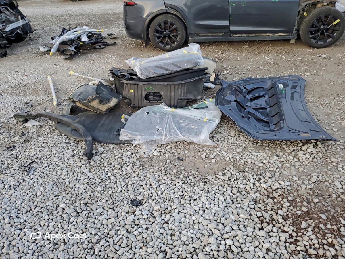 Tesla Model X 2022