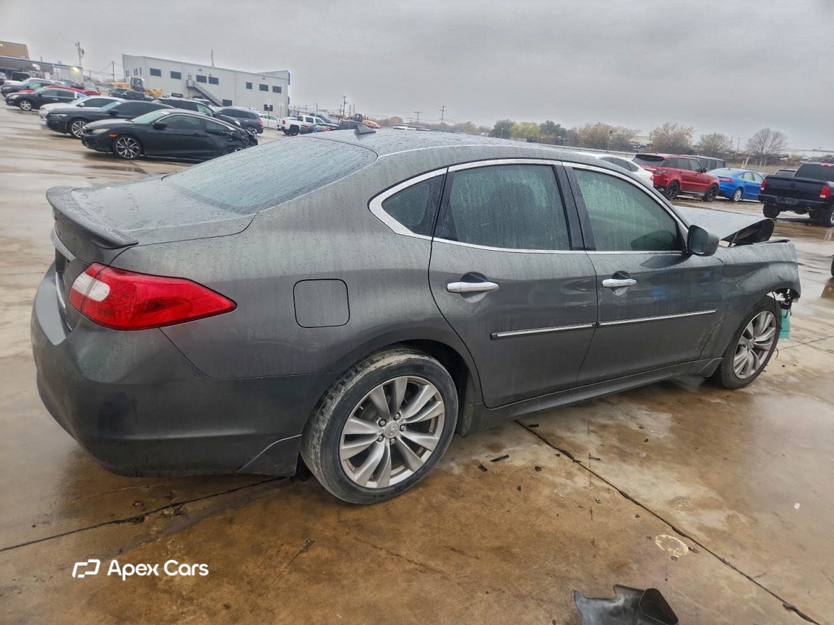 Infiniti M 2012