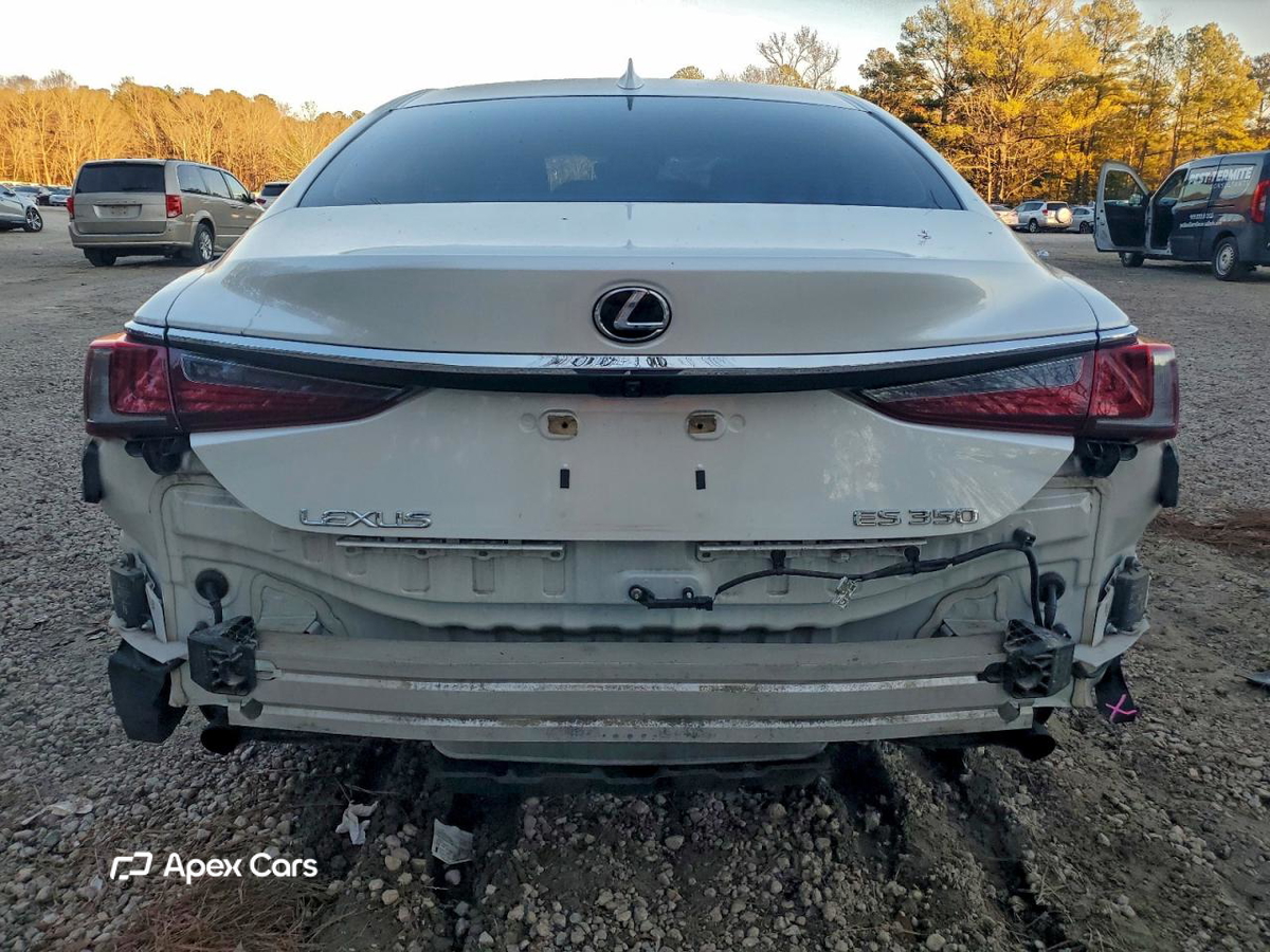 Lexus ES 2020