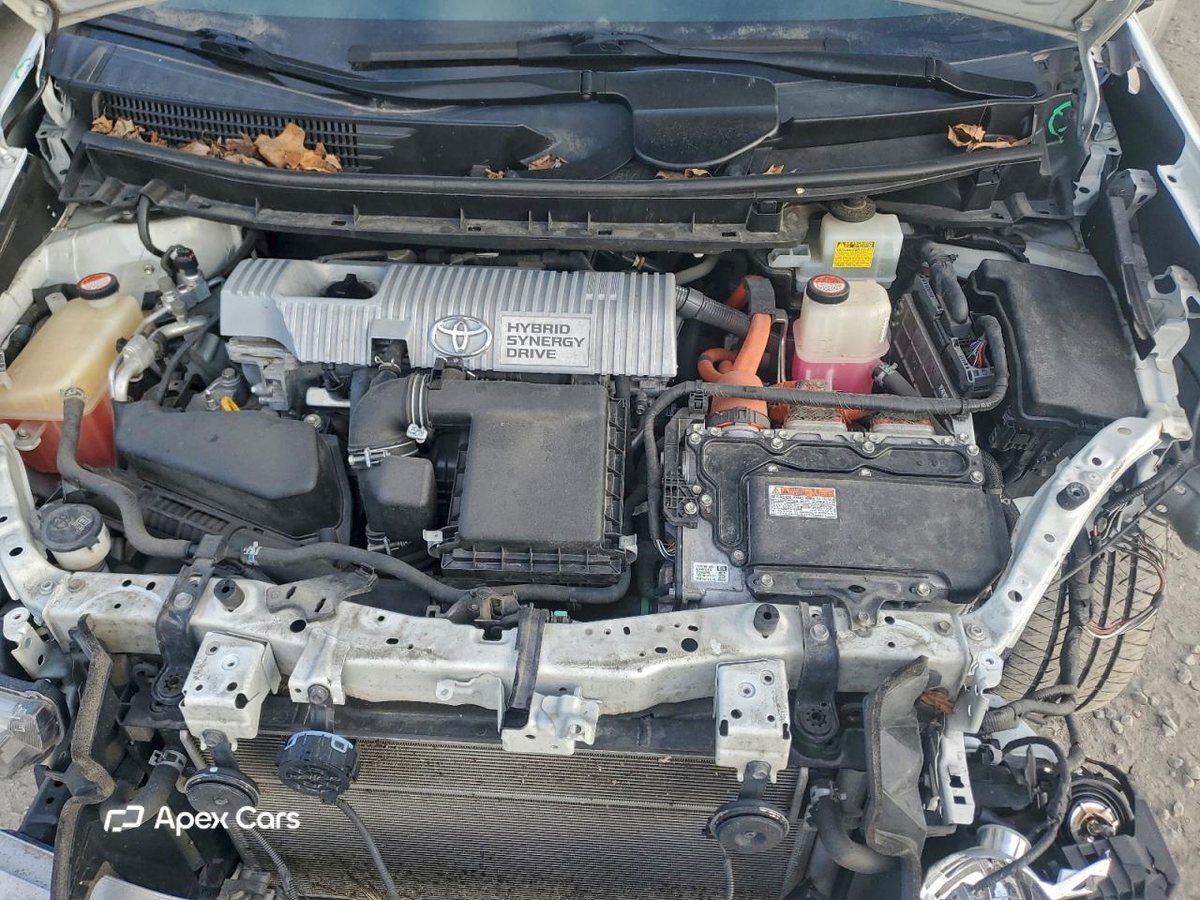 Toyota Prius v (+) 2015