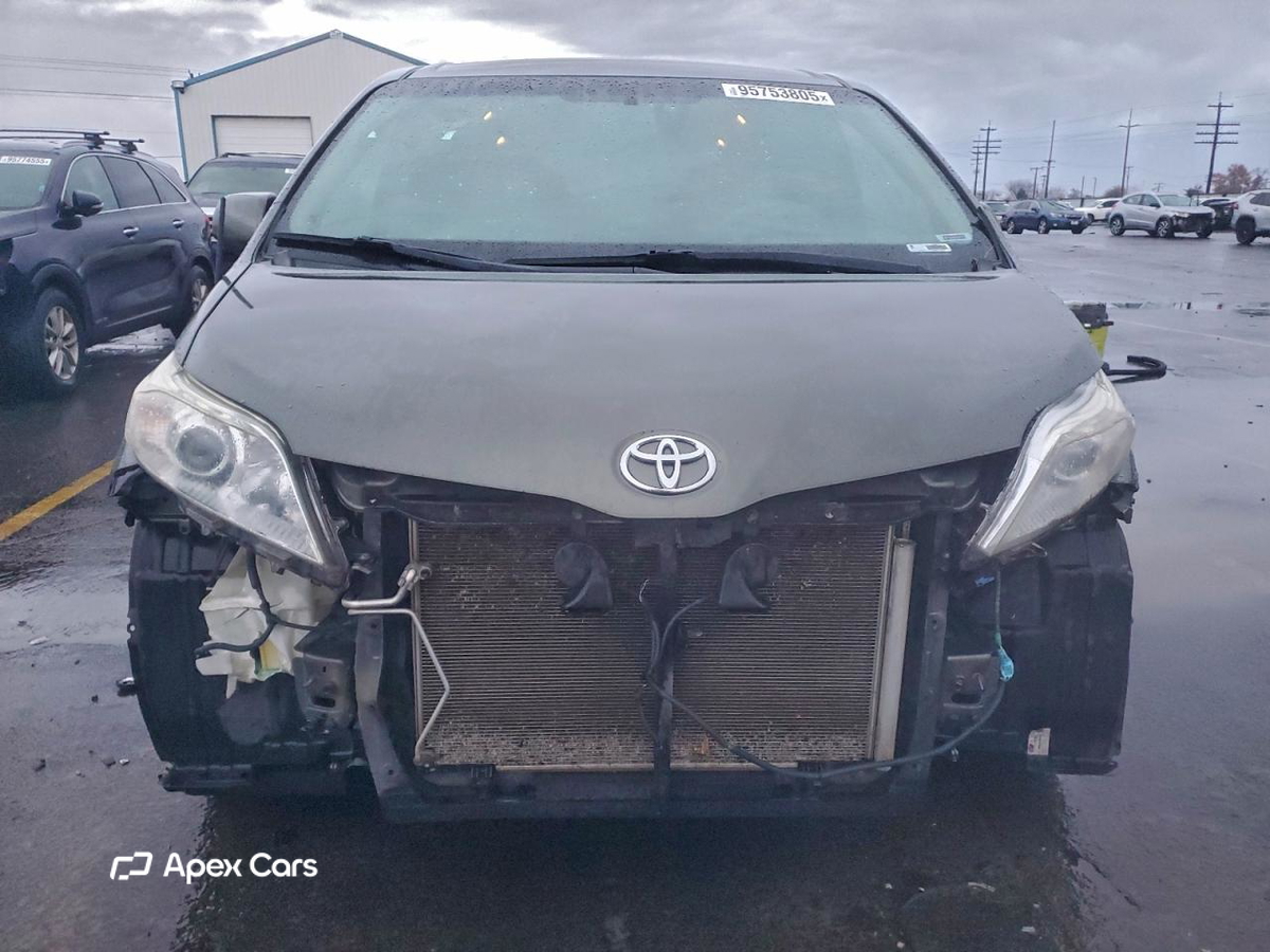 Toyota Sienna 2011