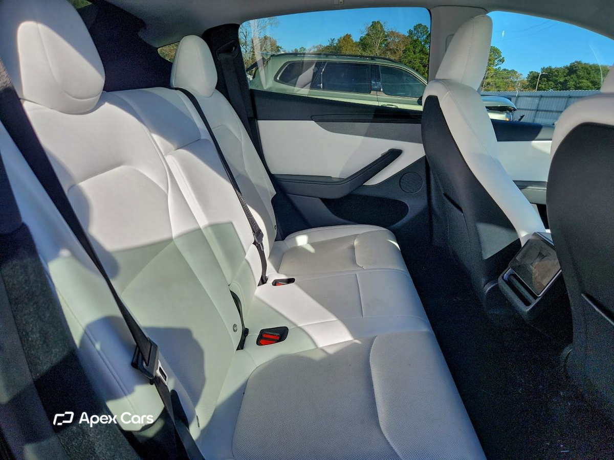 Tesla Model Y 2026