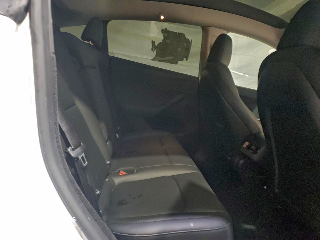 Tesla Model Y 2025