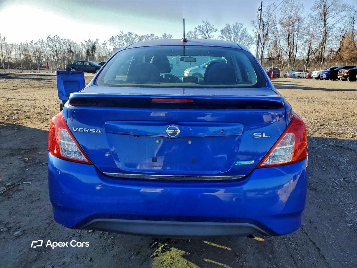 Nissan Versa 2015