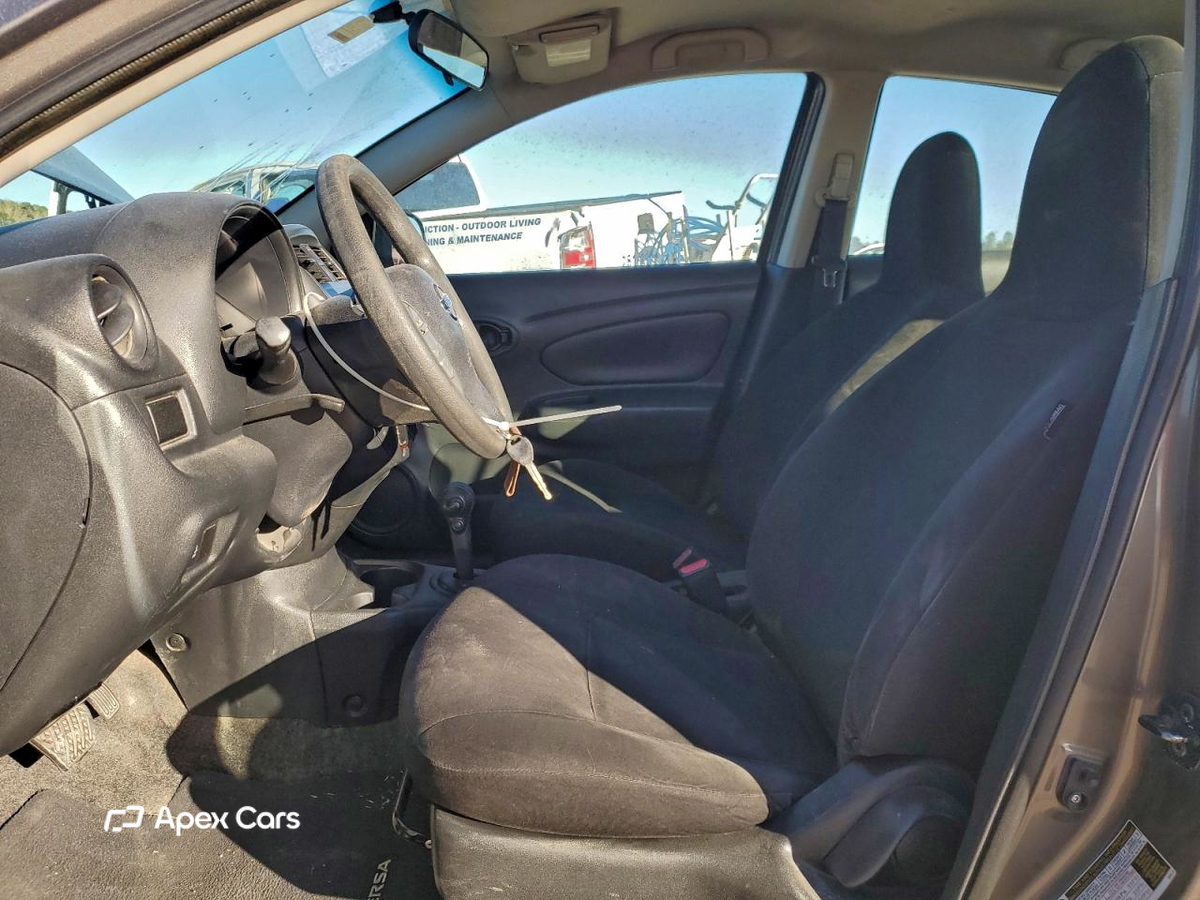 Nissan Versa 2015