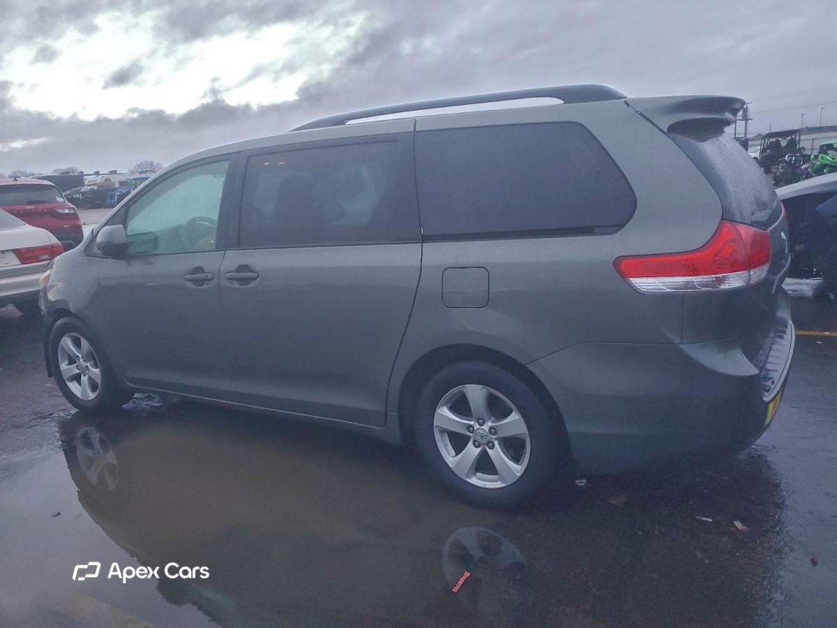 Toyota Sienna 2011